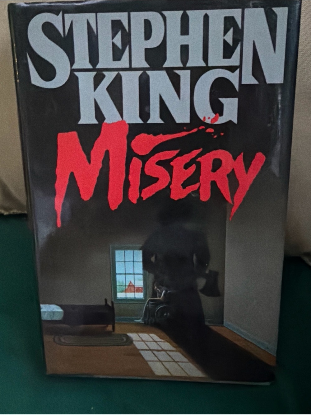 Stephen King Misery Hardcover - Black & Red Cover 1987 Horror Mystery
